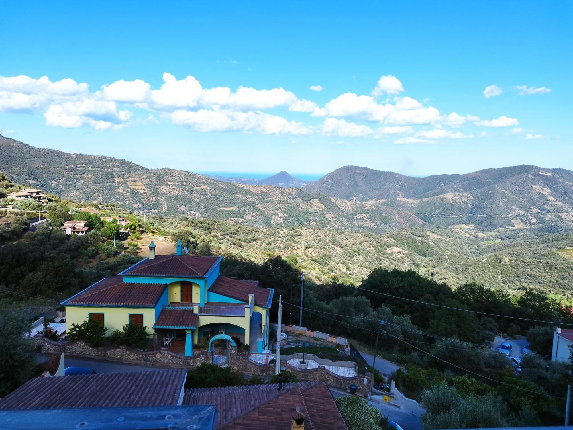 Appartamenti La Collina Jerzu Екстериор снимка
