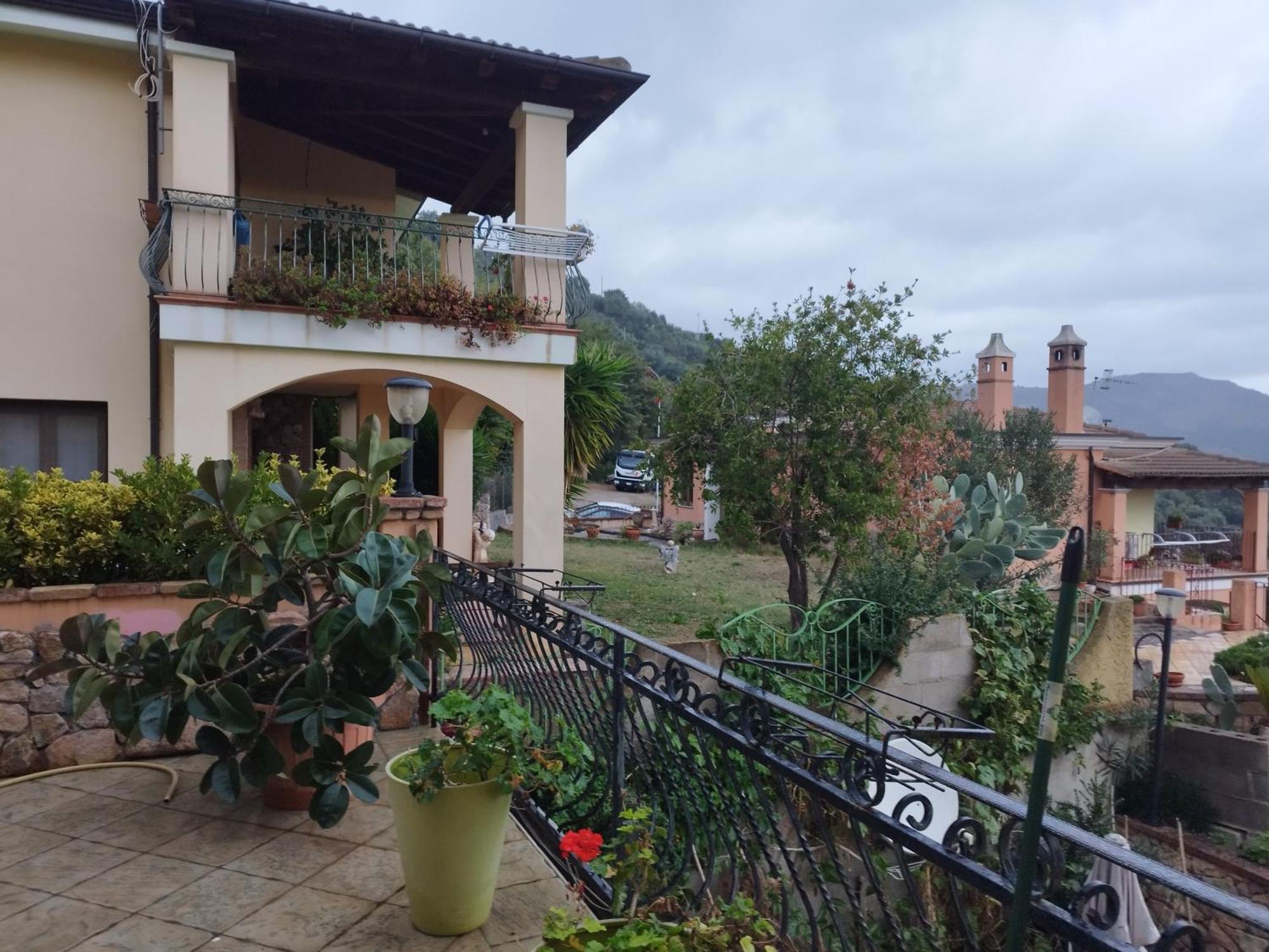 Appartamenti La Collina Jerzu Екстериор снимка