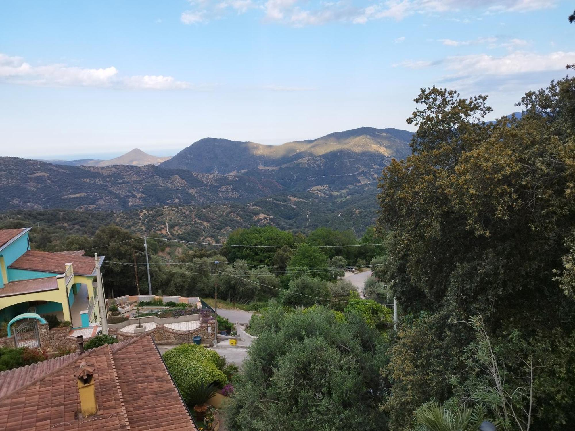 Appartamenti La Collina Jerzu Екстериор снимка