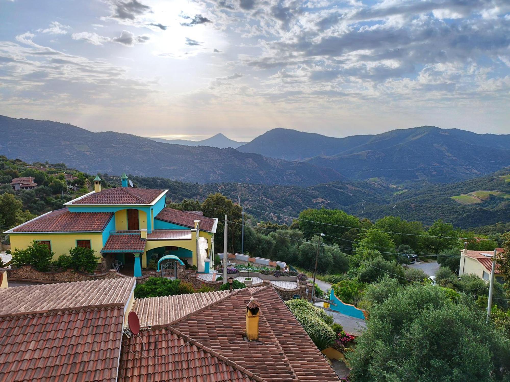 Appartamenti La Collina Jerzu Екстериор снимка