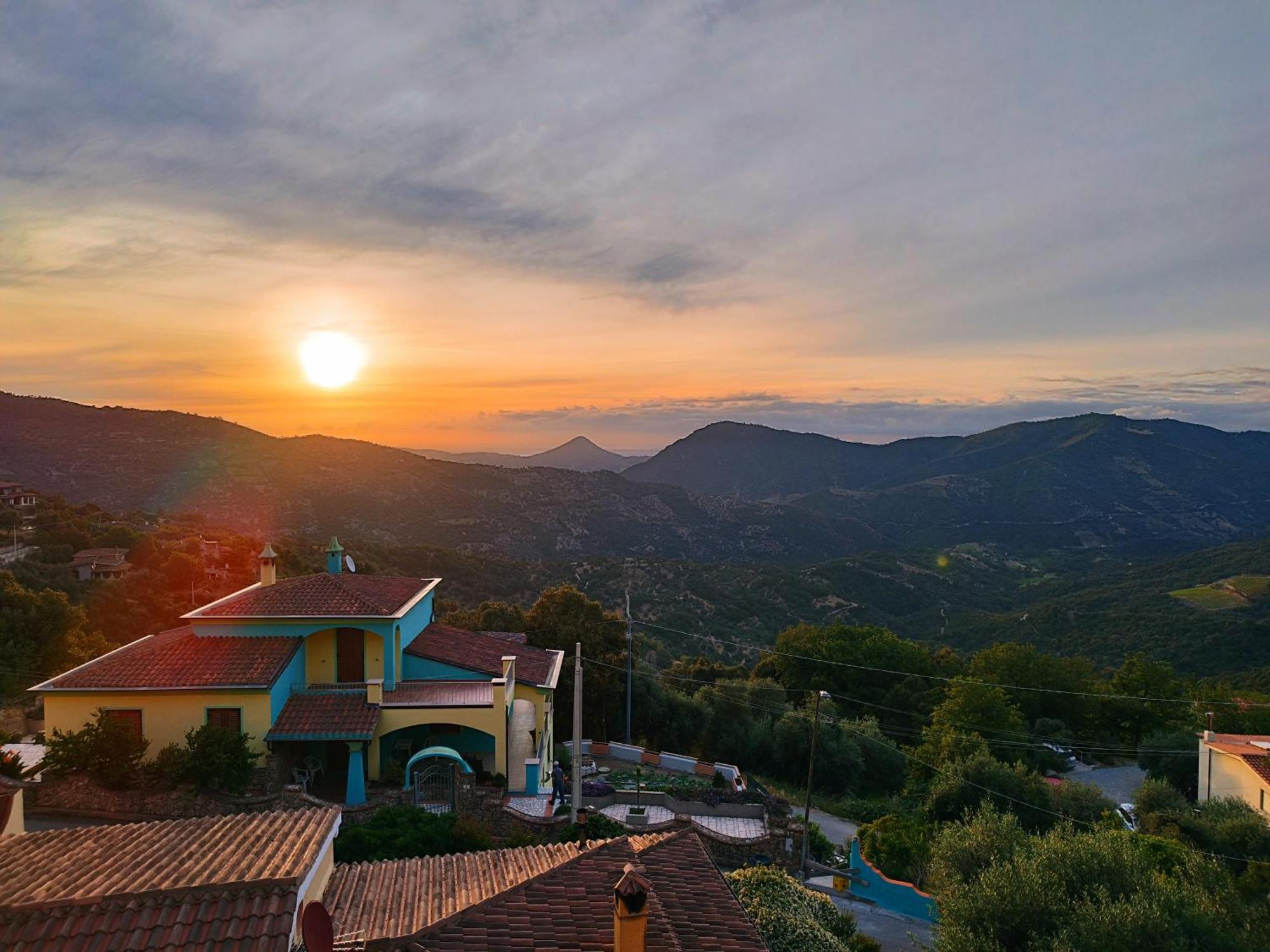 Appartamenti La Collina Jerzu Екстериор снимка